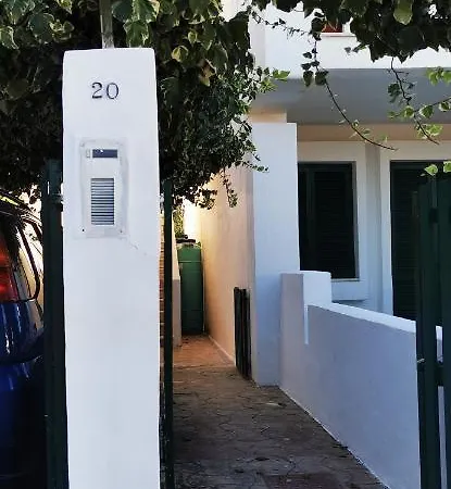 Baia A Schiera A 100 M Dalla *