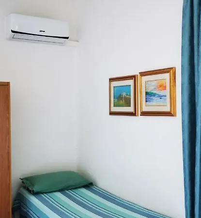 Baia A Schiera A 100 M Dalla