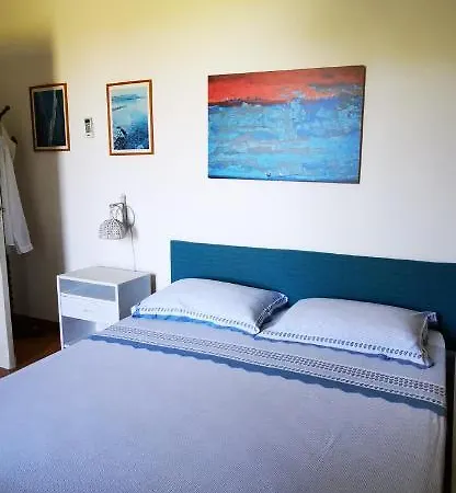 Baia A Schiera A 100 M Dalla *