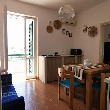 Baia A Schiera A 100 M Dalla *