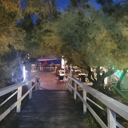 Baia A Schiera A 100 M Dalla Apartamento *