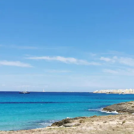 Baia A Schiera A 100 M Dalla