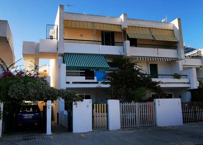 Baia A Schiera A 100 M Dalla *