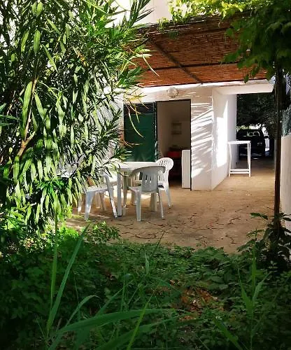 Baia A Schiera A 100 M Dalla