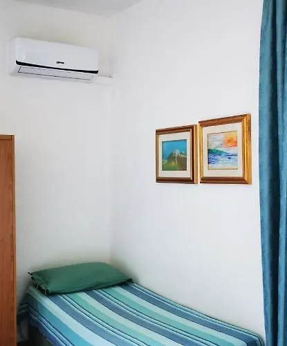 Baia A Schiera A 100 M Dalla