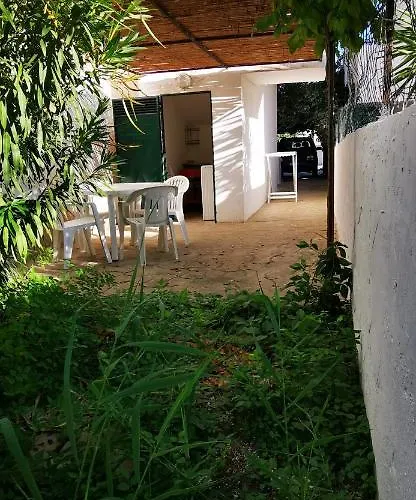 Baia A Schiera A 100 M Dalla *