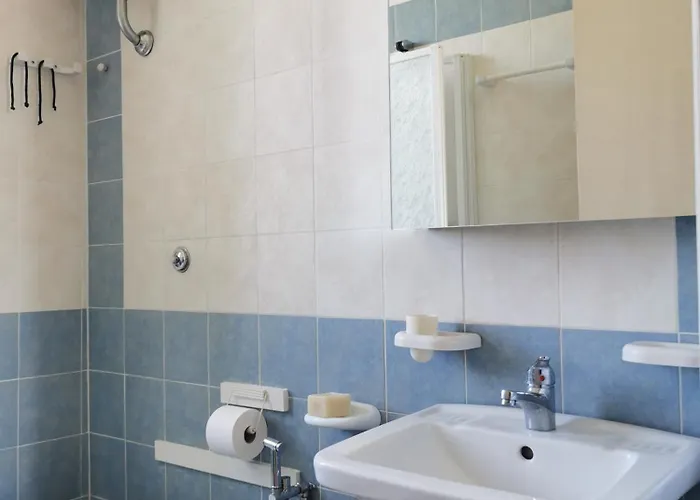 Baia A Schiera A 100 M Dalla