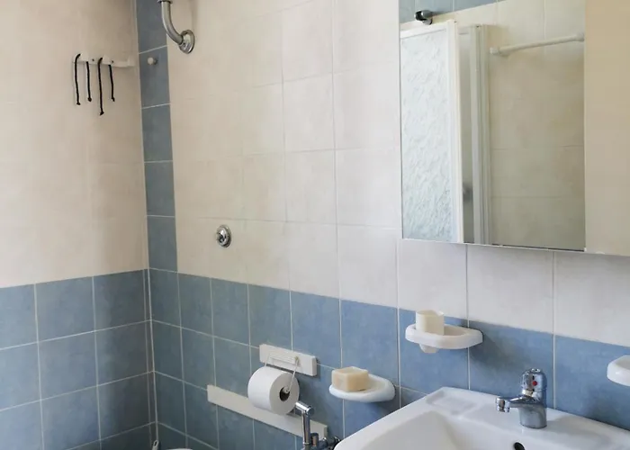 Baia A Schiera A 100 M Dalla *