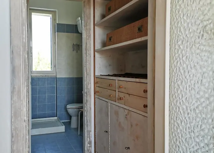 Baia A Schiera A 100 M Dalla *