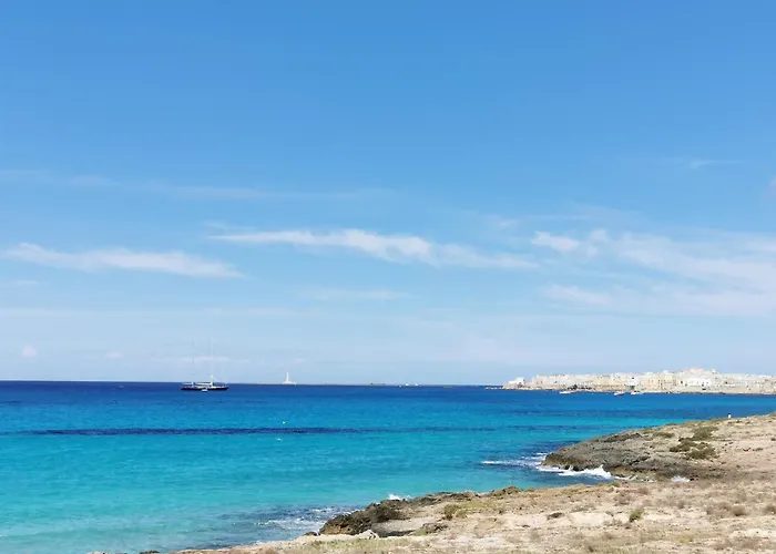 Baia A Schiera A 100 M Dalla